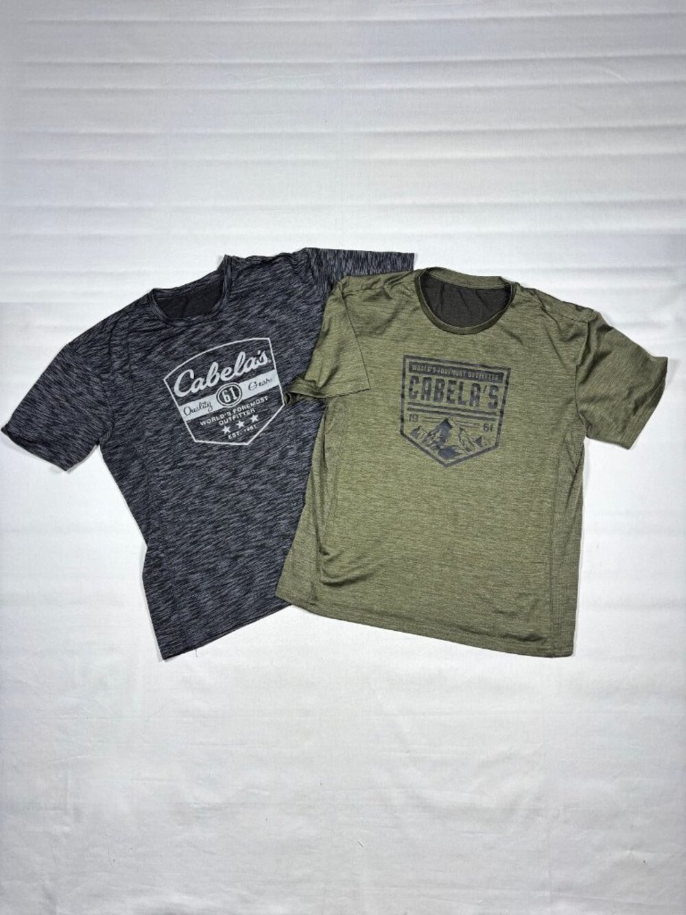 Cabelas Lot of 2 Performance Graphic T-Shirts Gray Green Men Size Medium